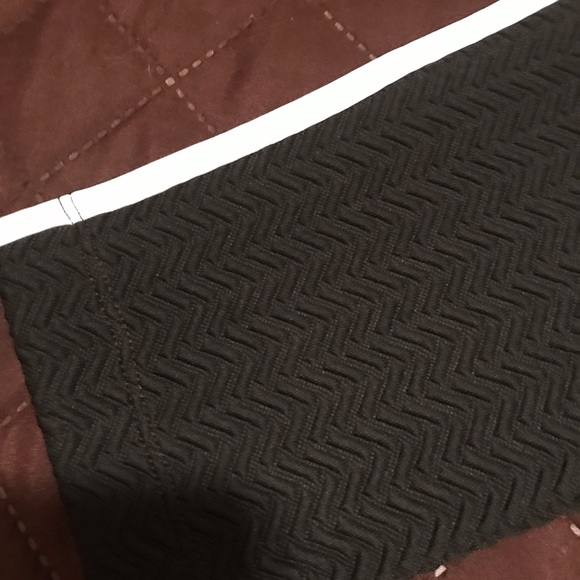 Chico’s Textured Framed Leggings - Picture 6 of 6